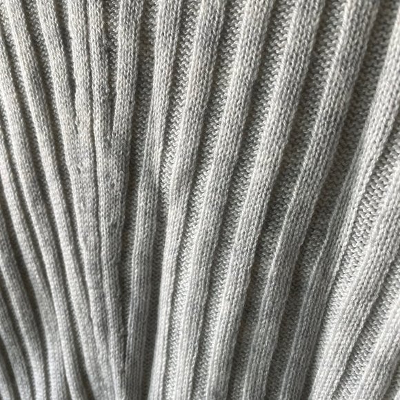 NWT GAP Ribbed V-Neck Sweater - Picture 4 of 5